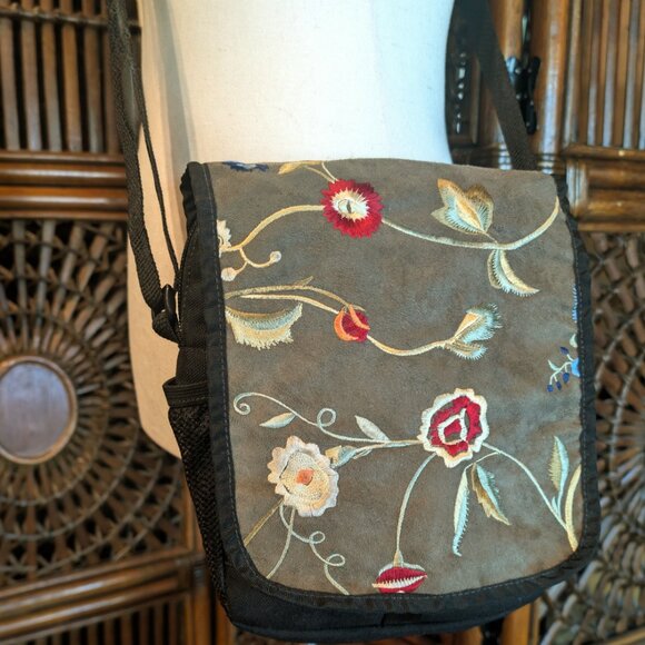 REIGN VERMONT Day Purse Boho CrossBody Bag - Embroidered - MSRP $110 - NWOT - Picture 1 of 14